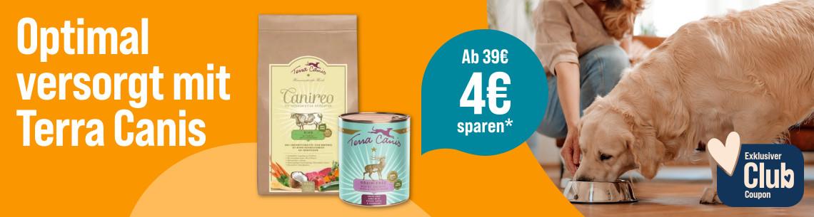 Spare 4€ ab 39€ auf Terra Canis Hundefutter Aktionsbanner für Hundefutter von Terra Canis. Hund frisst aus einem Napf, daneben Verpackungen von Trocken- und Nassfutter