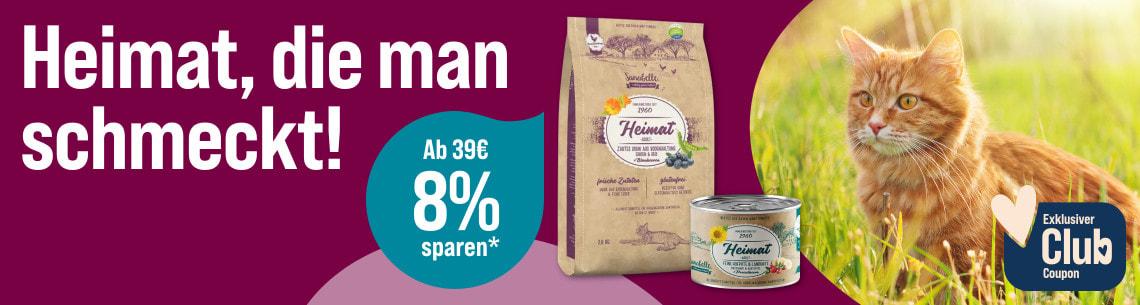 Spare 8 % ab 39 € auf Sanabelle Heimat Aktionsbanner für Sanabelle Heimat Katzenfutter. Links der Schriftzug „Heimat, die man schmeckt!“. Mittig abgebildet sind ein Beutel und eine Dose der Produktlinie Sanabelle Heimat. Daneben ein Hinweis „Ab 39 € 8 % sparen“. Rechts sitzt eine rote Katze auf einer Wiese. Unten rechts befindet sich ein Badge „Exklusiver Club Coupon“. Hintergrund in Magenta- und Rosatönen. Hinweis: Beim Kauf ausgewählter Sanabelle Heimat Produkte ab 39 € können mit Club Coupon 8 % gespart werden.**