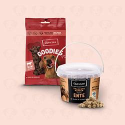 Produkt Leckerli Chewies Packung Chewies Leckerlis vor hellem Hintergrund.