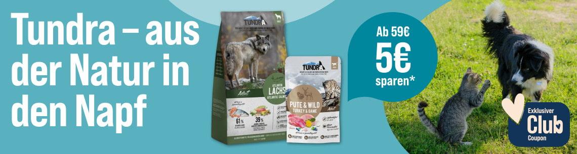 Spare 5 € ab 59 € auf Tundra Tiernahrung Aktionsbanner für Tundra Tiernahrung. Links der Schriftzug „Tundra – aus der Natur in den Napf“. Mittig sind ein Tundra-Trockenfutterbeutel und eine Nassfutterpackung abgebildet. Rechts spielen ein Hund und eine Katze auf einer grünen Wiese. Hinweis: Exklusiver Club-Coupon mit 5 € Rabatt ab 59 € Einkaufswert.